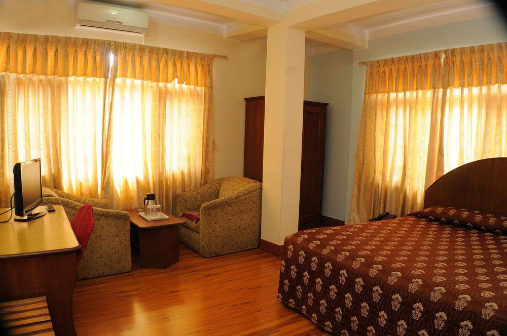 Hotel Brihaspati Катманду Экстерьер фото