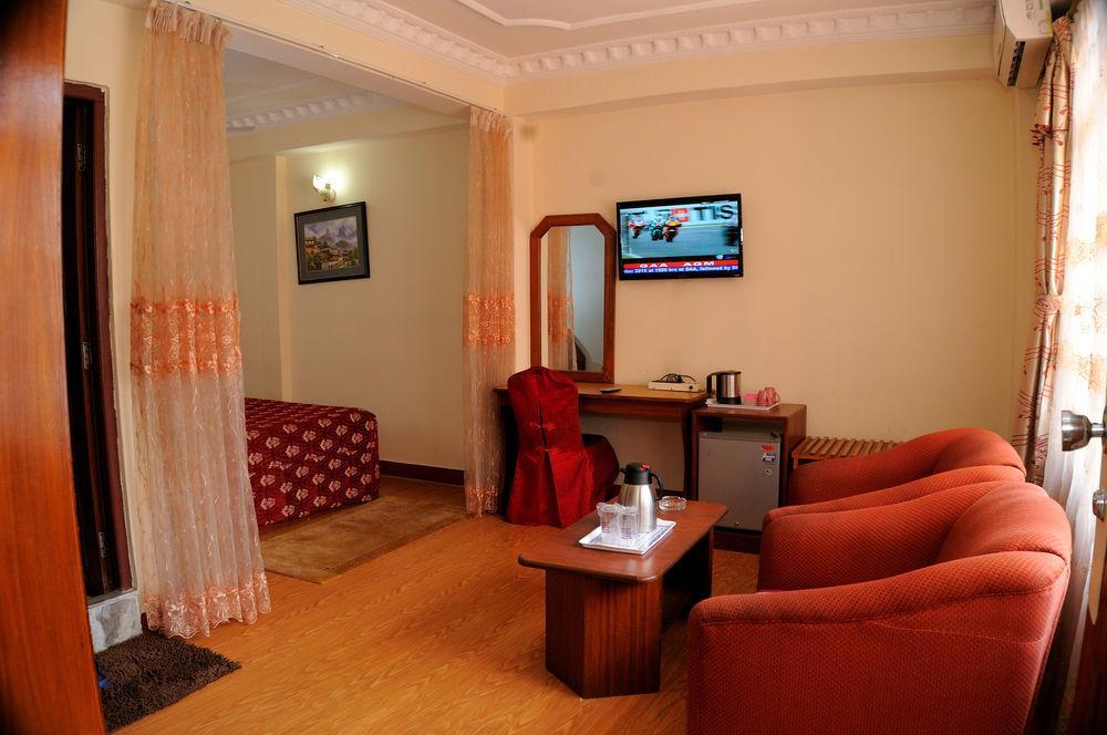 Hotel Brihaspati Катманду Экстерьер фото