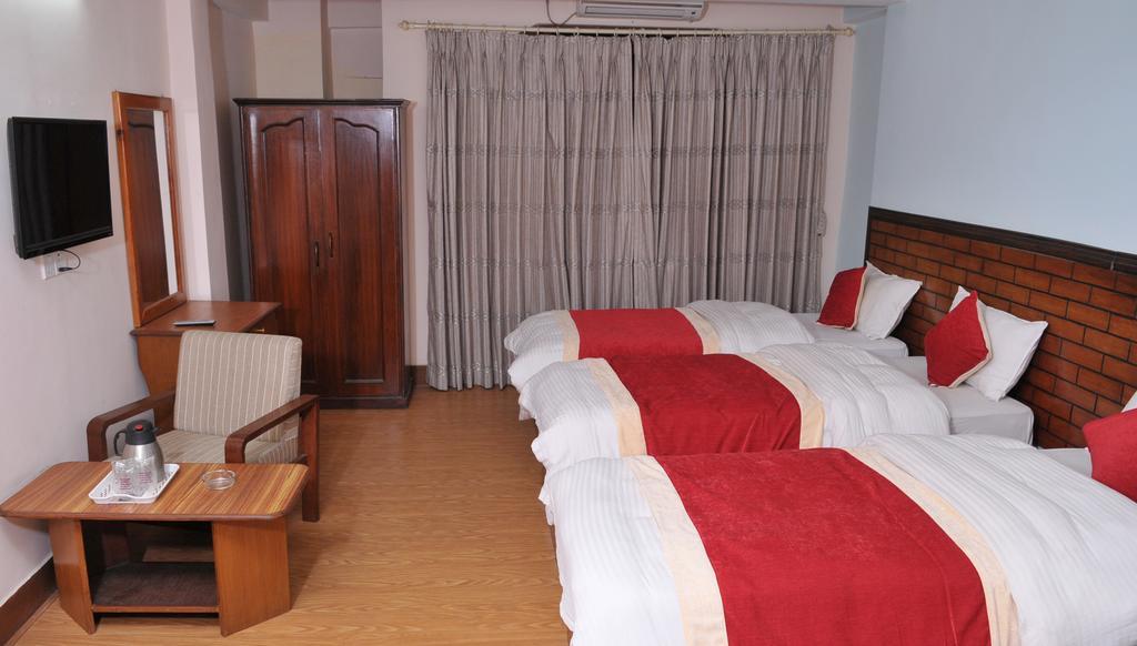 Hotel Brihaspati Катманду Экстерьер фото