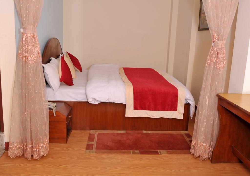 Hotel Brihaspati Катманду Экстерьер фото