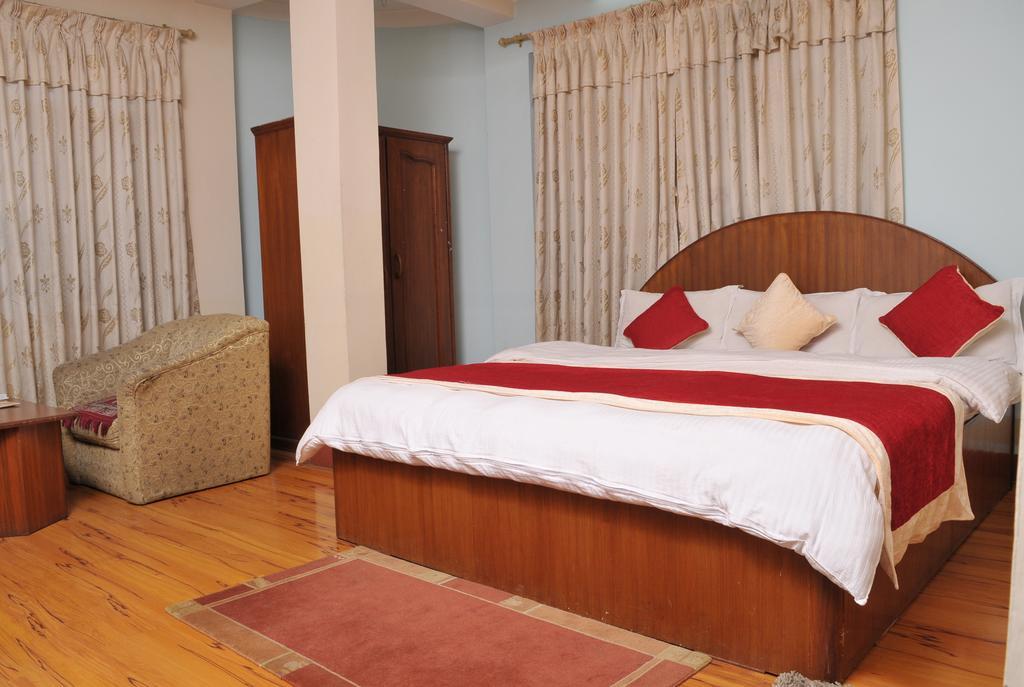 Hotel Brihaspati Катманду Экстерьер фото