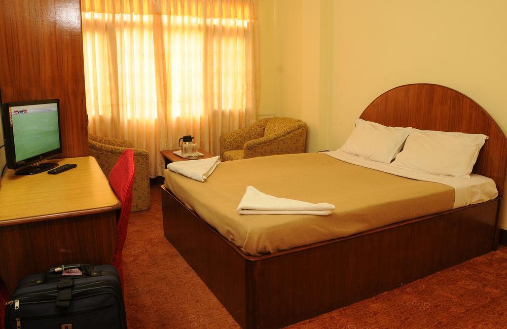 Hotel Brihaspati Катманду Экстерьер фото
