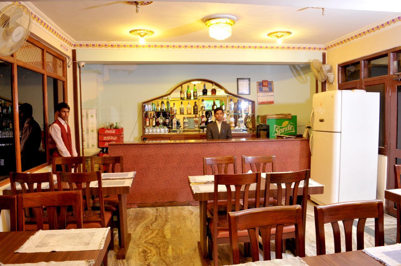Hotel Brihaspati Катманду Экстерьер фото