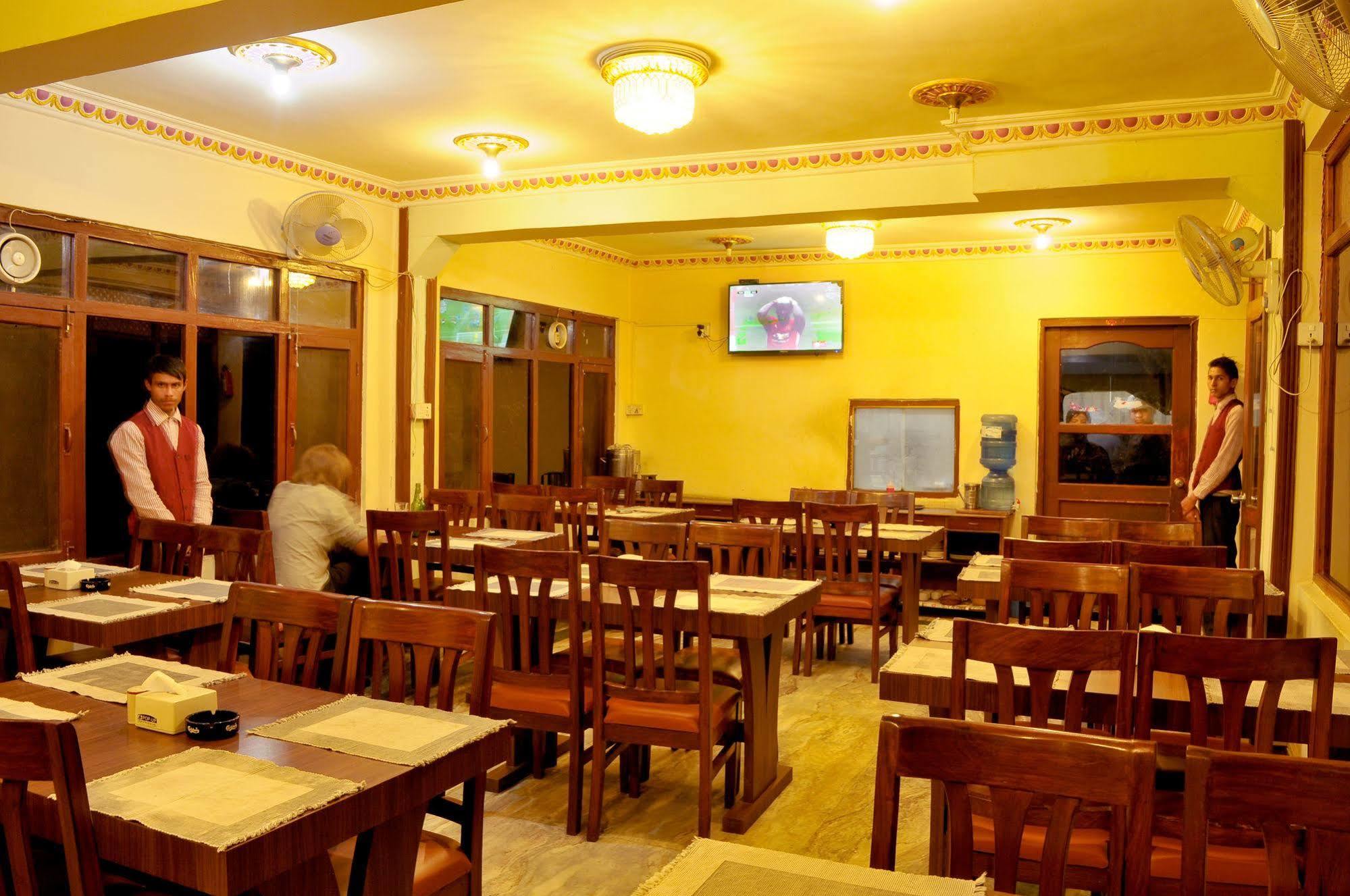 Hotel Brihaspati Катманду Экстерьер фото