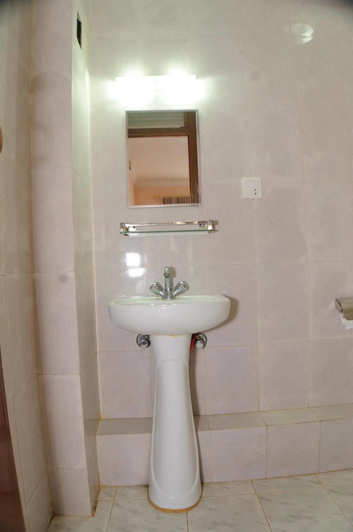 Hotel Brihaspati Катманду Экстерьер фото