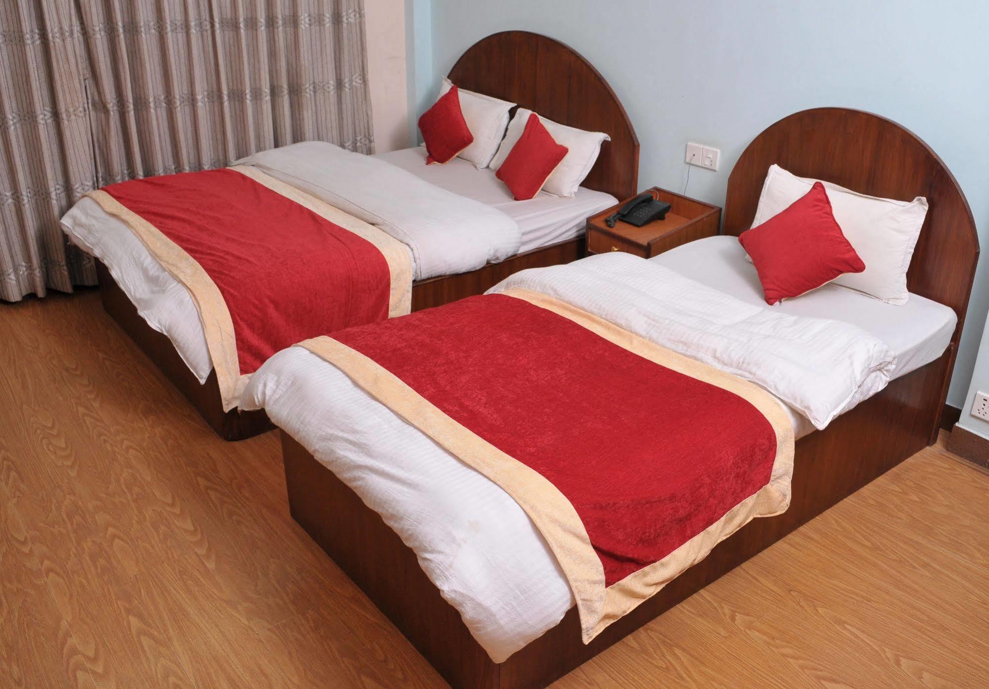Hotel Brihaspati Катманду Экстерьер фото