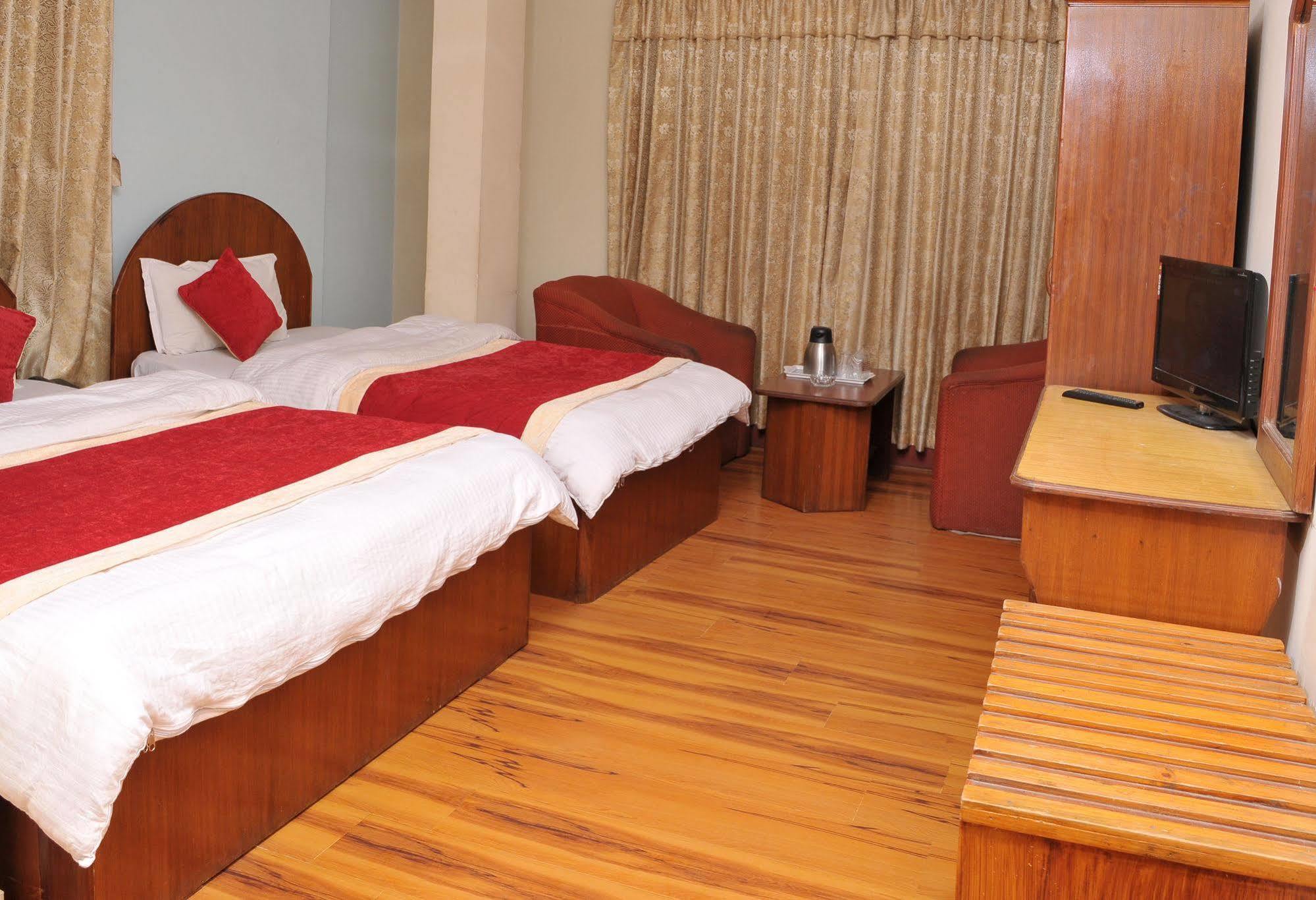 Hotel Brihaspati Катманду Экстерьер фото