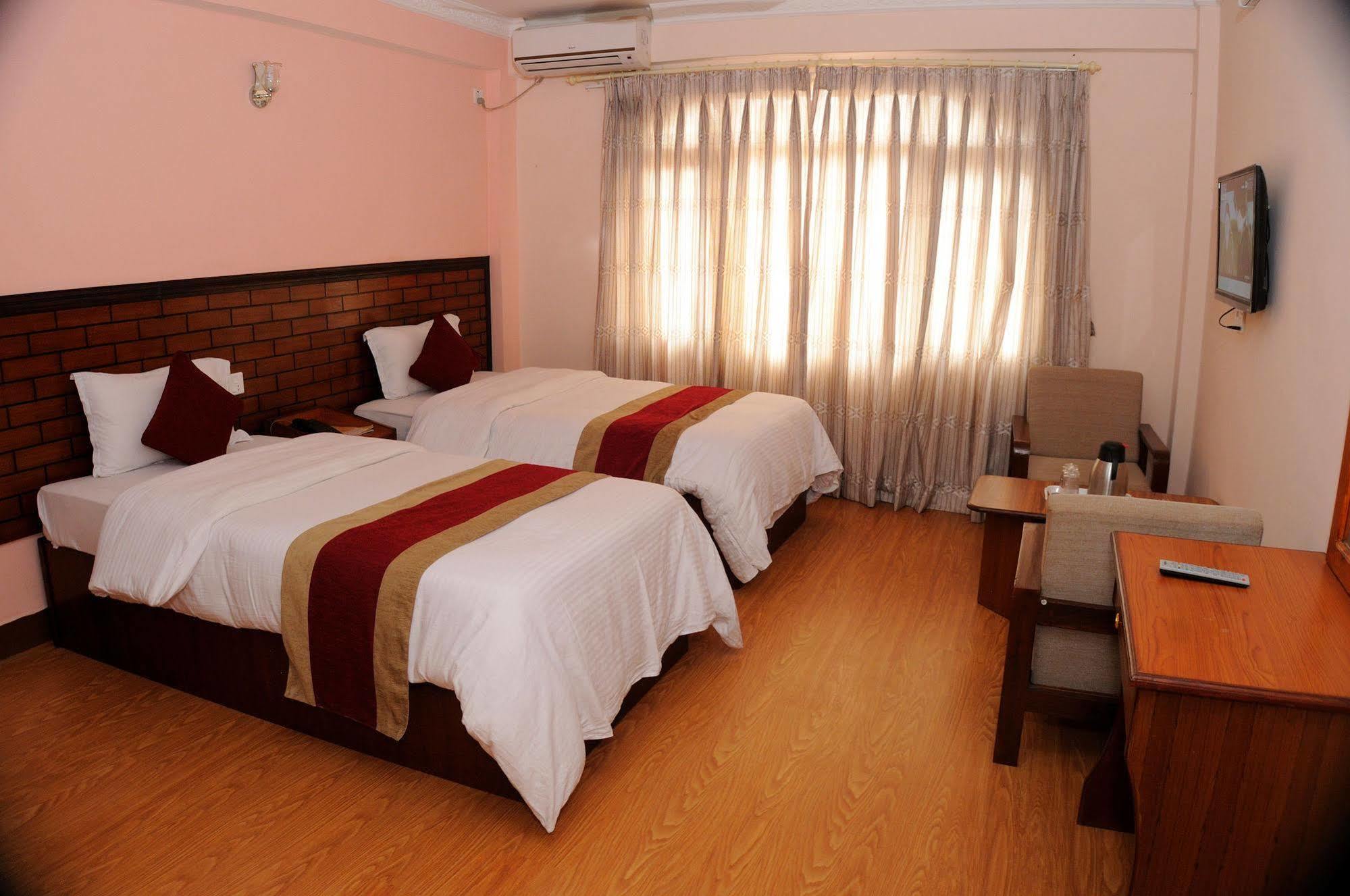 Hotel Brihaspati Катманду Экстерьер фото