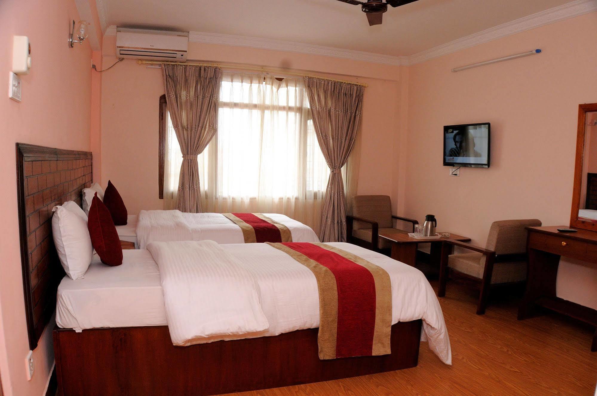 Hotel Brihaspati Катманду Экстерьер фото
