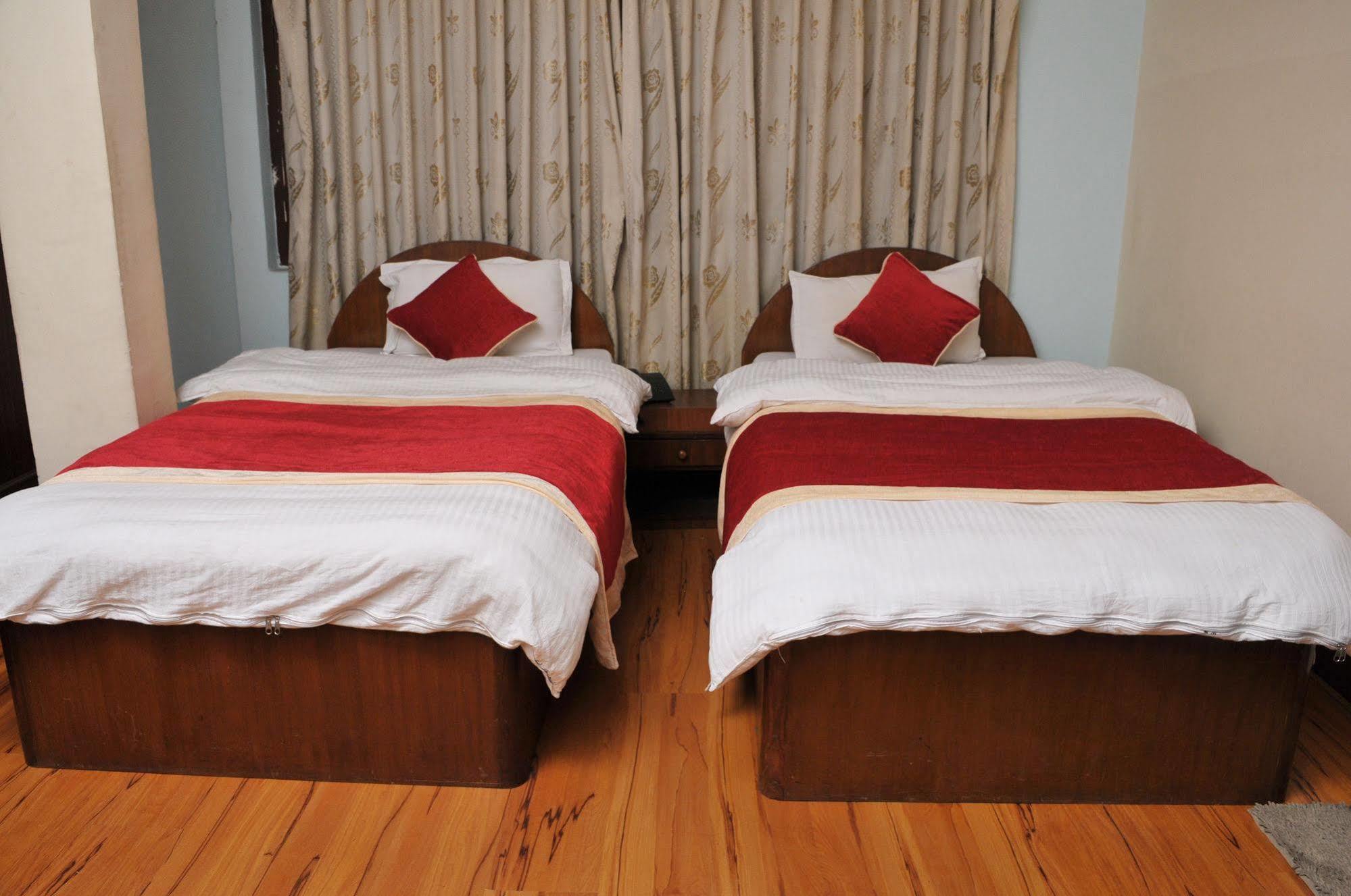 Hotel Brihaspati Катманду Экстерьер фото