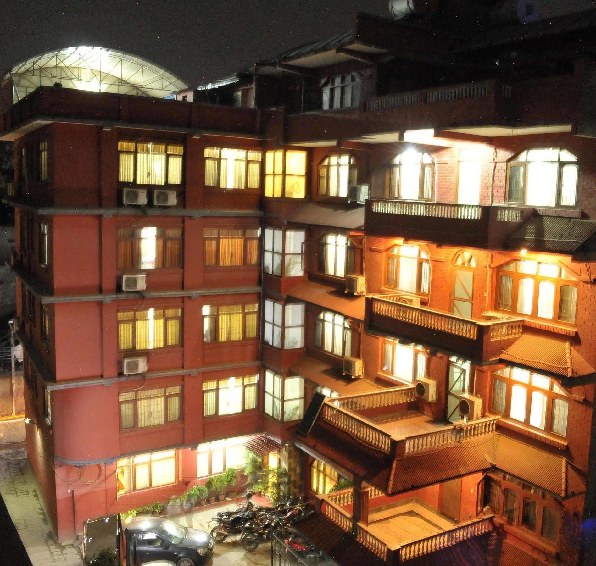 Hotel Brihaspati Катманду Экстерьер фото