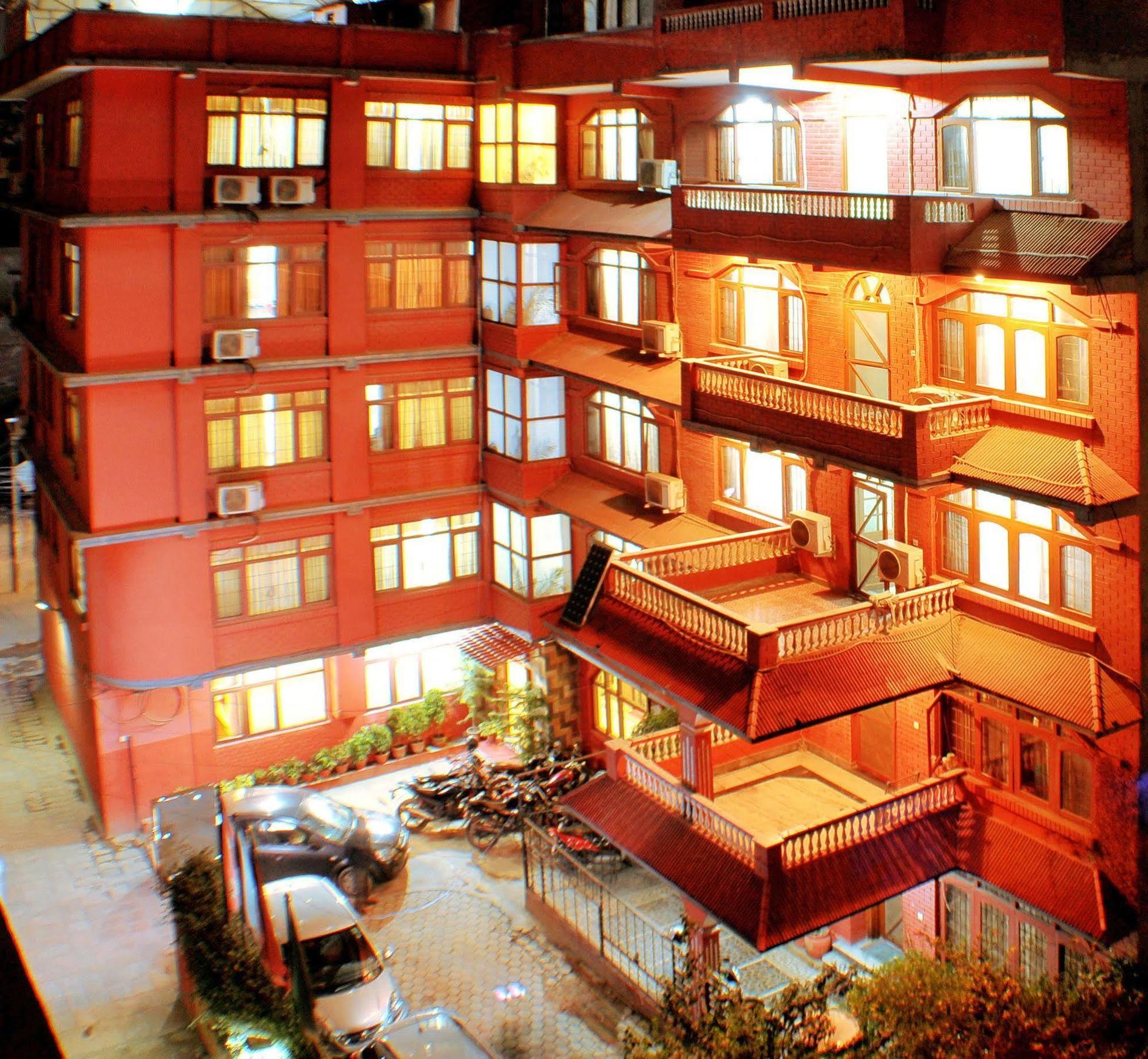 Hotel Brihaspati Катманду Экстерьер фото