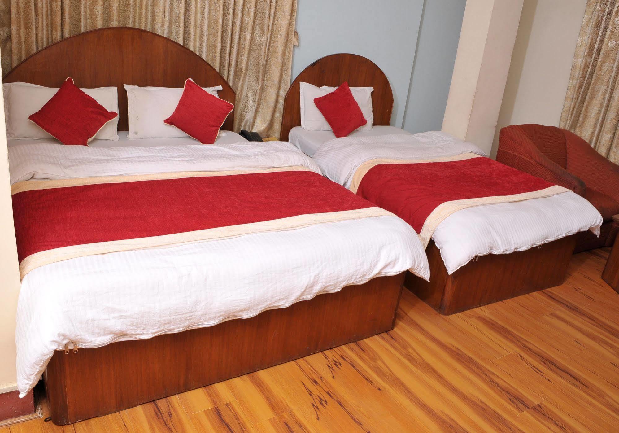 Hotel Brihaspati Катманду Экстерьер фото