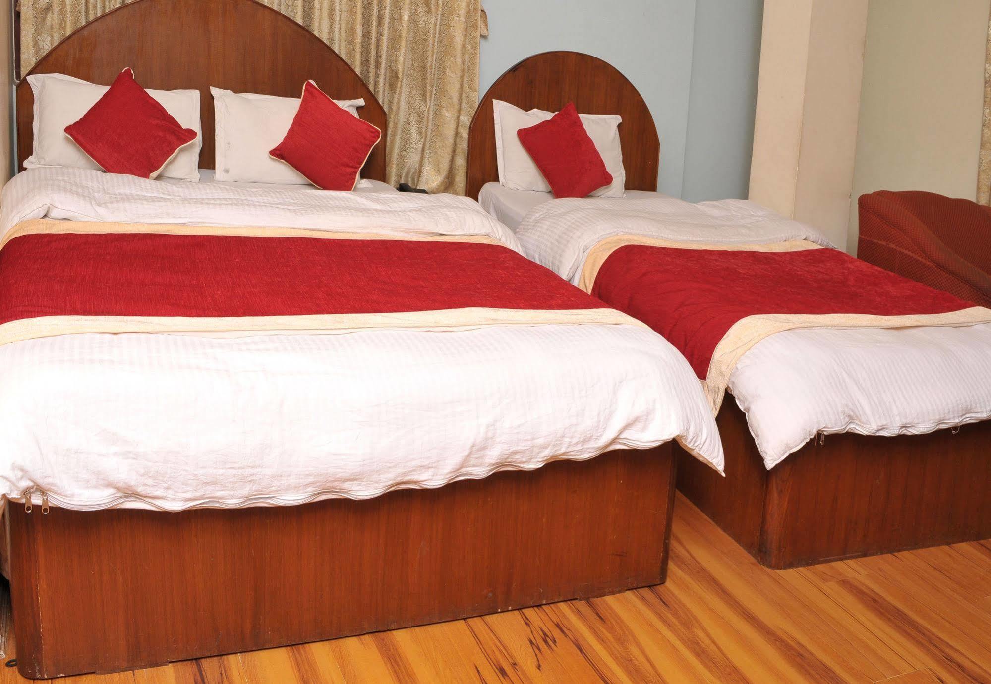 Hotel Brihaspati Катманду Экстерьер фото