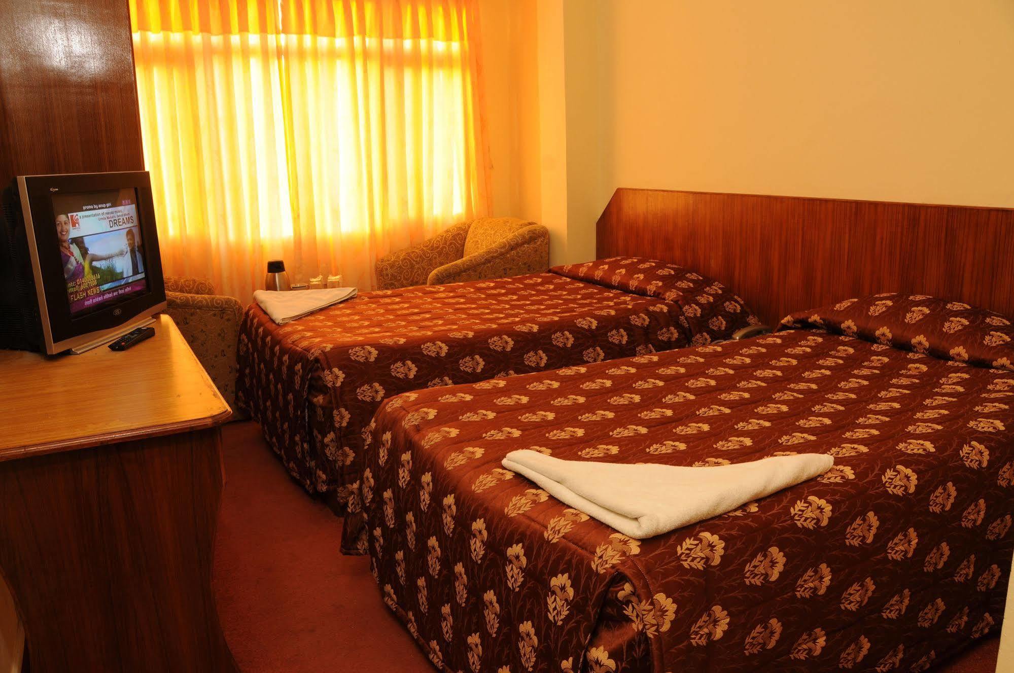 Hotel Brihaspati Катманду Экстерьер фото