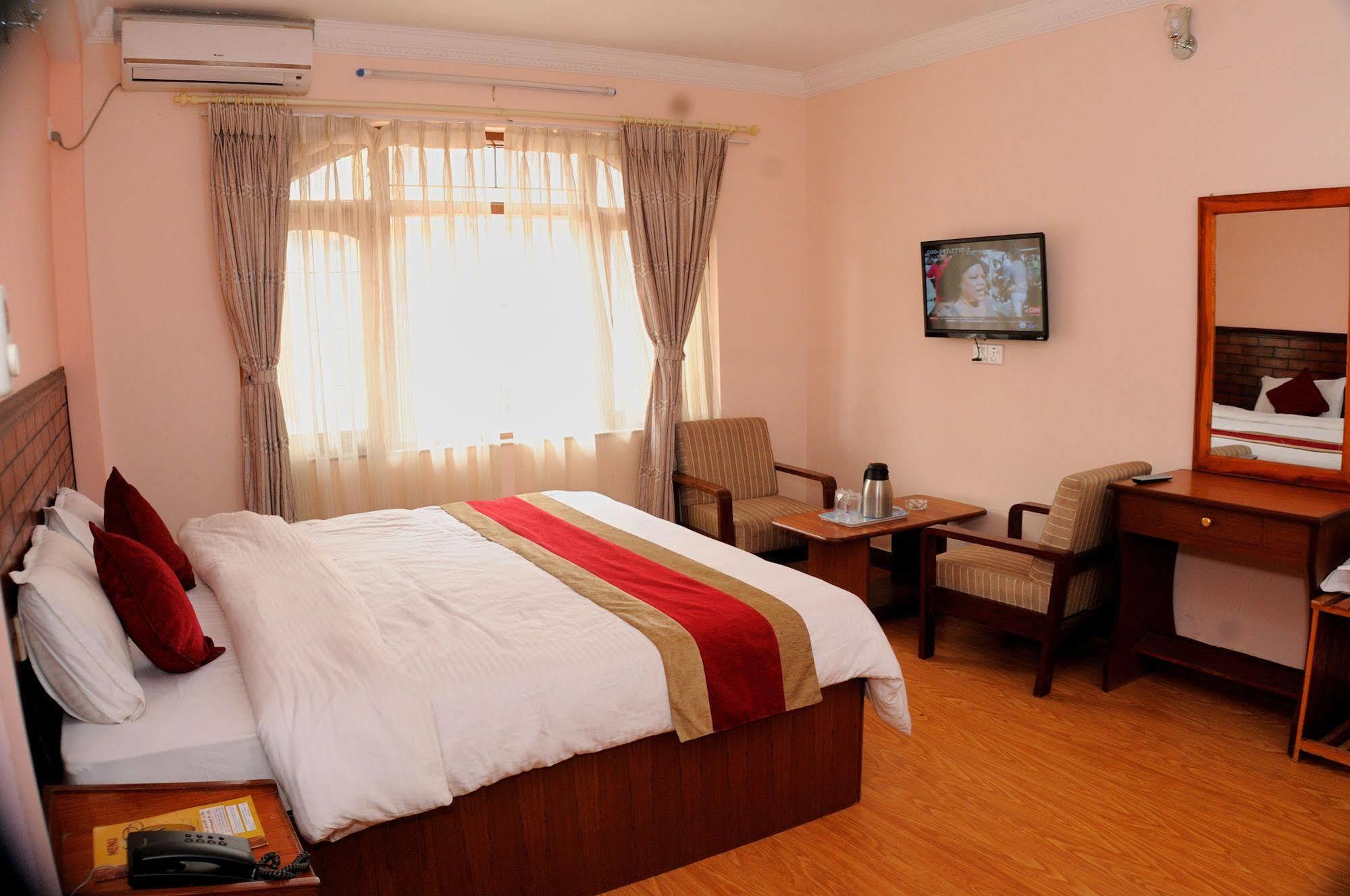 Hotel Brihaspati Катманду Экстерьер фото